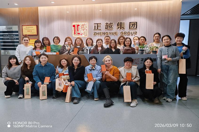 芳華悅己，逐光而行